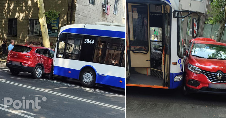 ДТП на улице Крянгэ: троллейбус протаранил авто.
