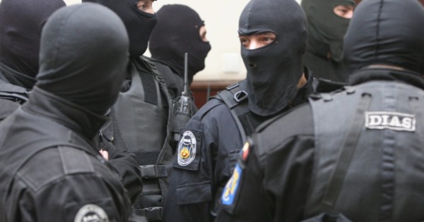 Задержаны три сотрудника налоговой службы и два бизнесмена.