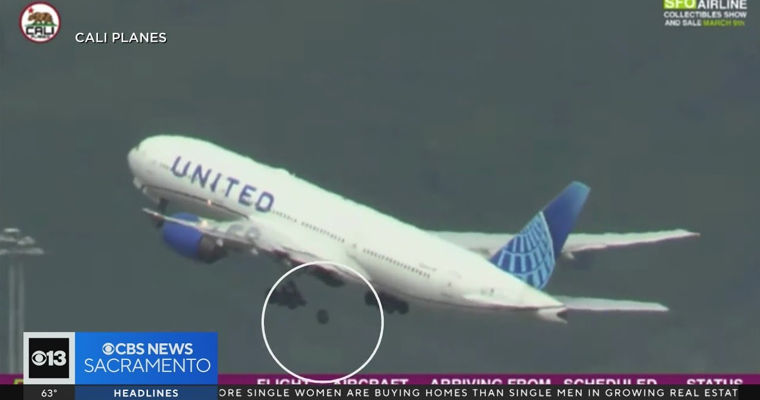 В Сан-Франциско у Boeing 777 отвалилась шина при взлете.