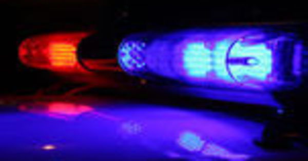 Un şofer a demarat cu un poliţist pe capota Loganului. Cum l-a oprit agentul.