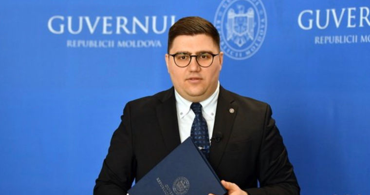 Водэ о протесте у здания правительства: Мы выступаем с решениями, а другие - с шоу.