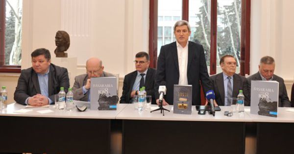 A fost lansat albumul Basarabia în actul Marii Uniri de la 1918