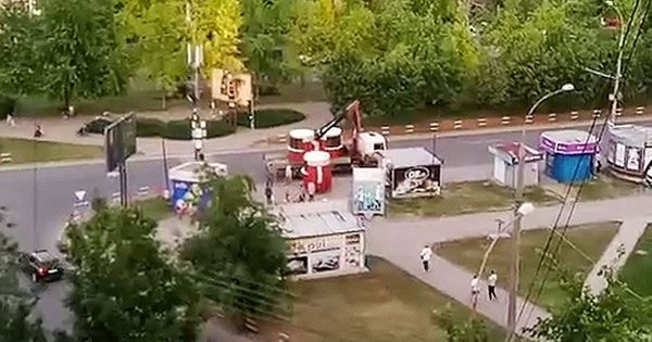 Установка ларька была разрешена на основании распоряжения бывшего примара Сильвии Раду от 17 апреля 2018 года.