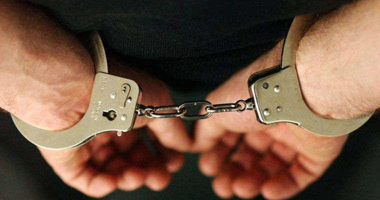 Двое молодых людей задержаны в Кишиневе с десятками пакетиков с наркотиками.