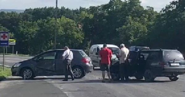 В результате ДТП никто не пострадал.  Предстоит определить виновника.