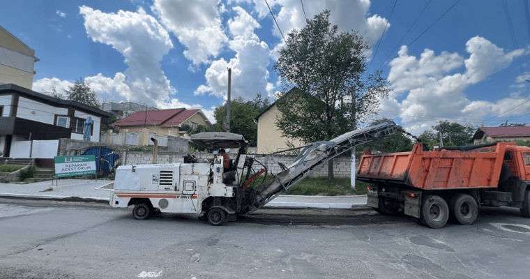 В пригородах столицы начался масштабный ремонт главных улиц.