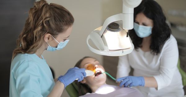 Стоматолог: Боль в зубах может указывать на хронические болезни