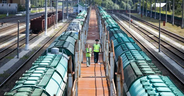 Железные дороги Литвы возобновляют транзит санкционных грузов через территорию республики.