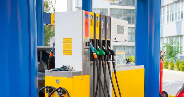 Prețul benzinei trece de 25 de lei litrul, iar al motorinei depășește 24 de lei