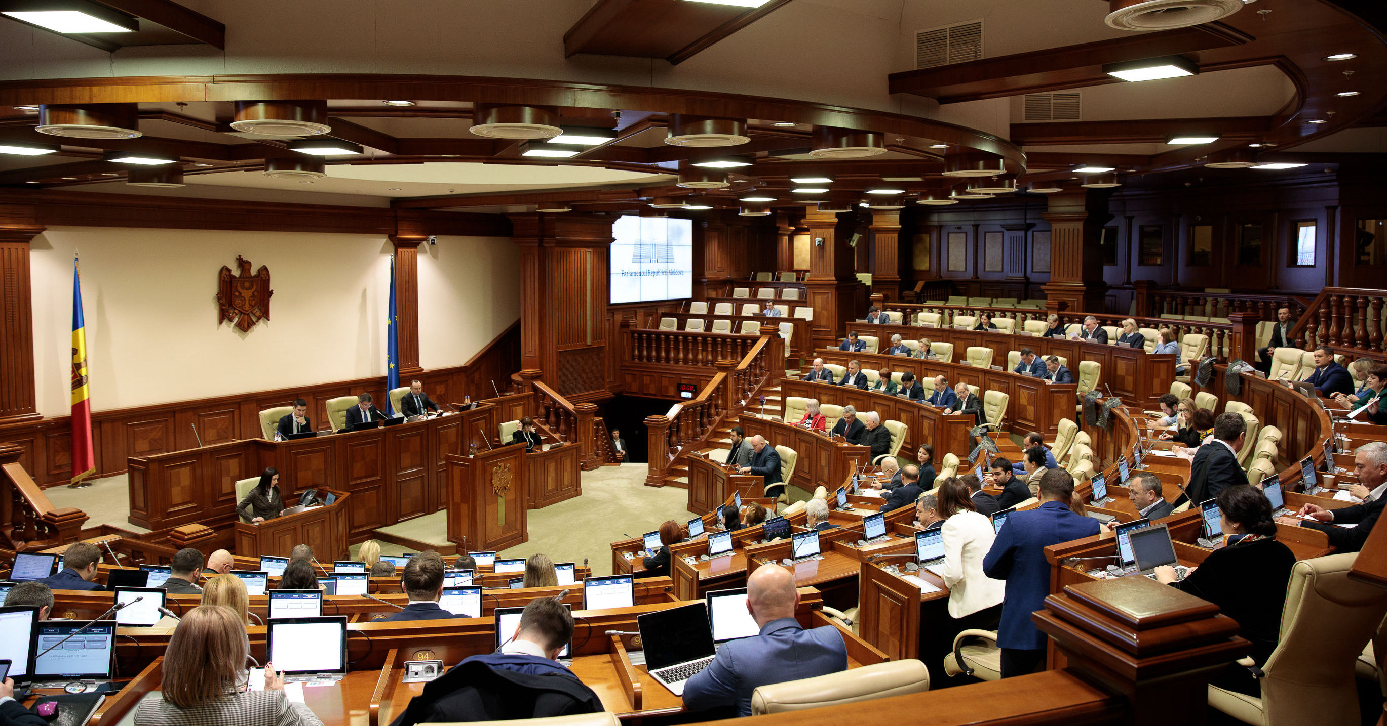 Повестка дня пленарных заседаний парламента на следующей неделе дополнена