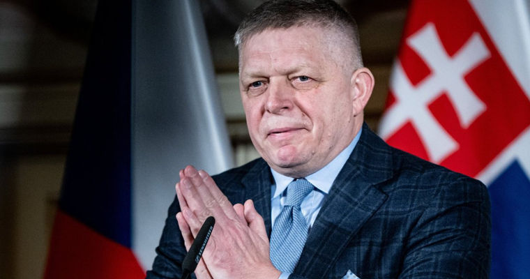 Fico cere Poloniei să-i permită să zboare spre Moscova prin spațiul său aerian.