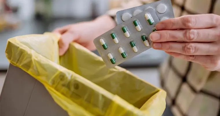 Medicamentele expirate sunt un pericol: Experții explică ce trebuie să faci cu ele