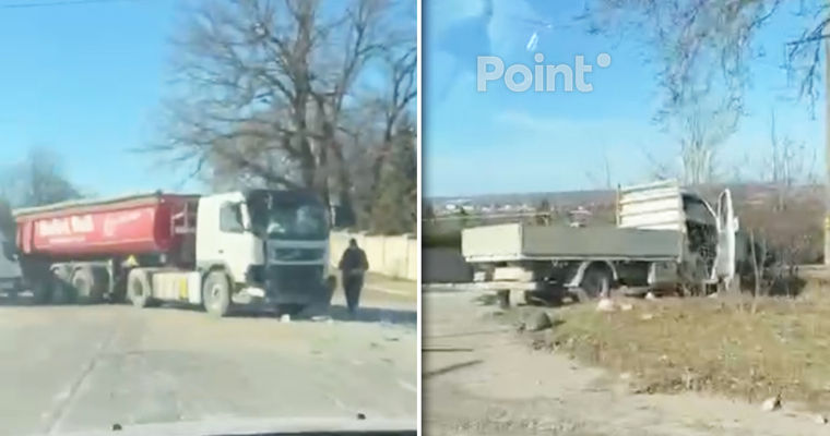 Două automobile s-au lovit în apropiere de Stăuceni.