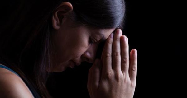 Femeia care a devenit extrem de religioasă din cauza unei tumori la creier. Foto: Digi24