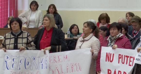 В Криулянах учителя и воспитатели протестовали из-за невыплаты зарплаты