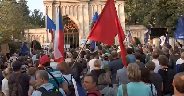 В Праге акция в память о событиях 1968 года переросла в протесты.