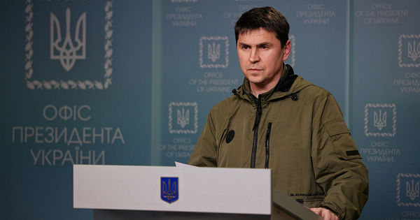 Подоляк: Россия втягивает Беларусь в войну, чтобы ослабить Лукашенко.