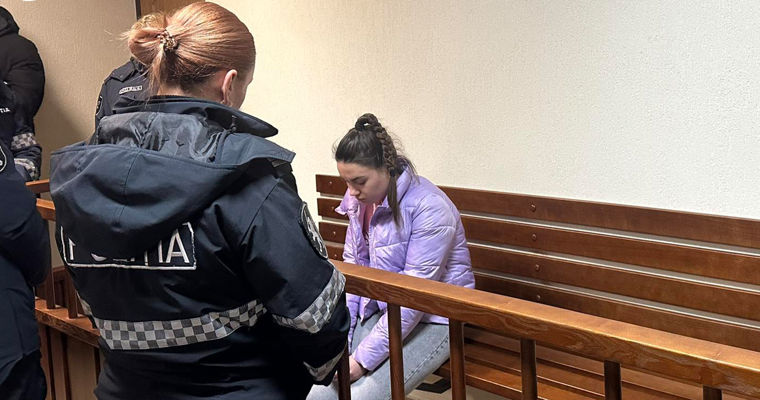 Сотрудница полиции, сбившая женщину в Сынжере, получила 4 года тюрьмы. Фото: TV8.