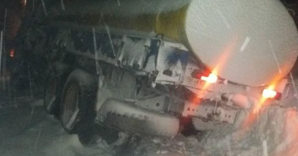 Traseul Chişinău-Bălţi: Un camion cu combustibil a ajuns în şanţ