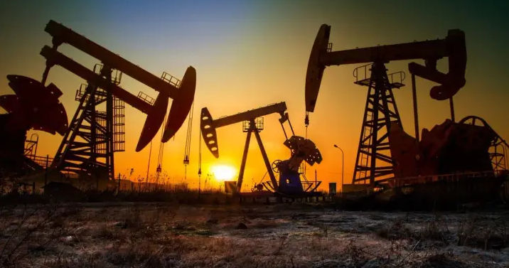 Нефть подскочила до максимума за месяц на фоне затяжного противостояния США и Ирана.