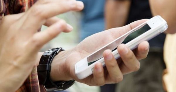 Statistică: Moldovenii vorbesc tot mai mult la telefonul mobil