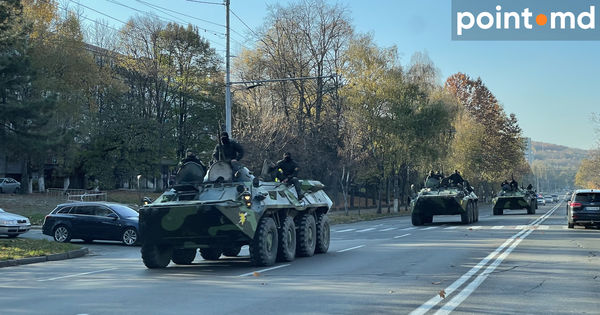 В Кишиневе замечено передвижение боевой техники.