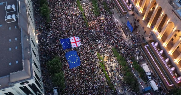 Грузины массово митинговали за ЕС, требуя отставки правительства.
