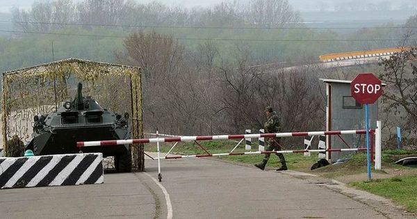 Правительство Приднестровья самовольно установило 22 пограничных поста .