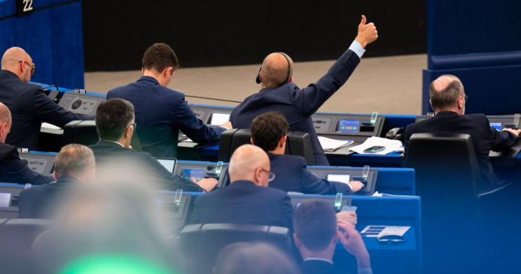 Европарламент одобрил предложение о долгосрочном бюджете ЕС.