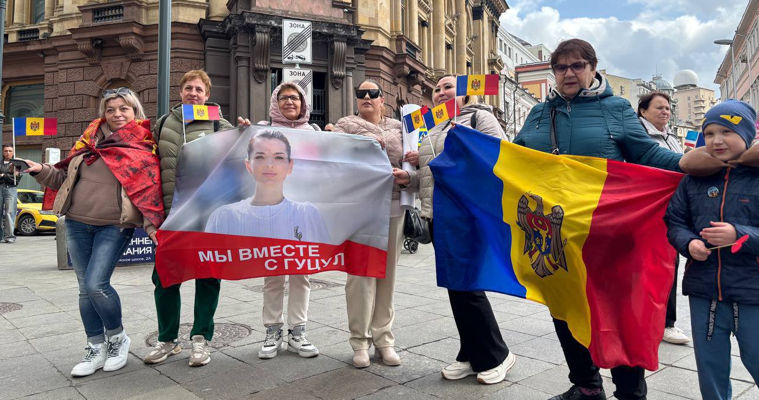 В Москве вновь проходит акция протеста: Гуцул, мы с тобой.