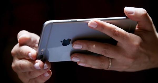 Apple modifică sistemul de gestionare a datelor clienţilor. Foto: Digi24
