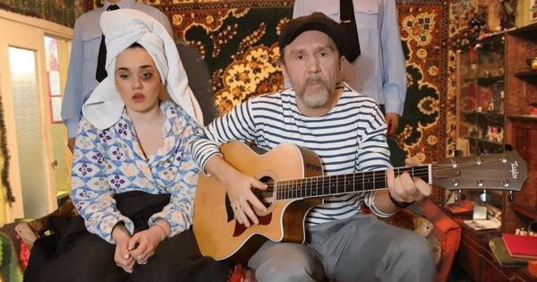 Новый клип Сергея Шнурова «Геополитическая» ворвался в тренды YouTube.