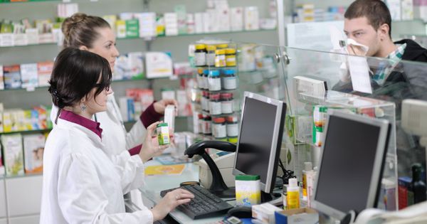 Anul trecut vânzările de medicamente au înregistrat o scădere abruptă cu circa 18%.
