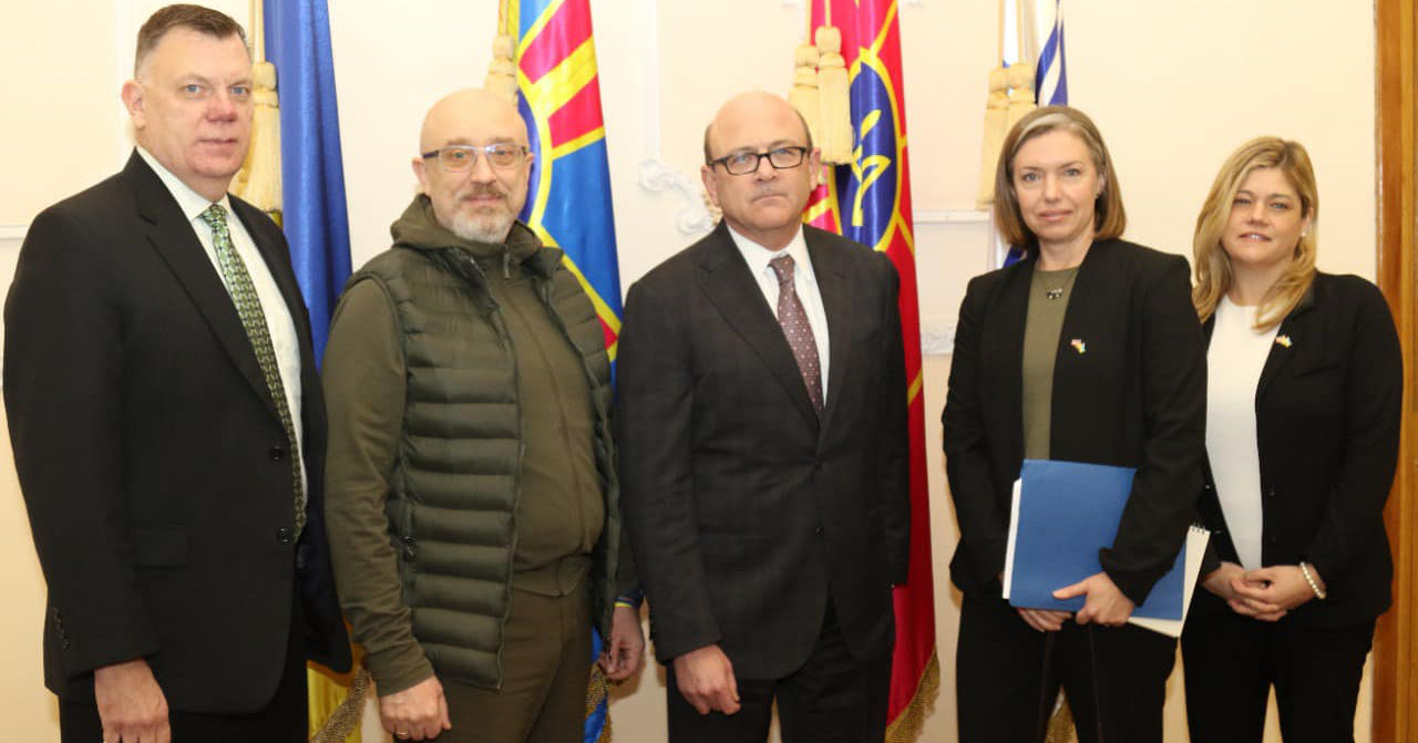 С делегацией инспекторов из США встретился министр обороны Украины.