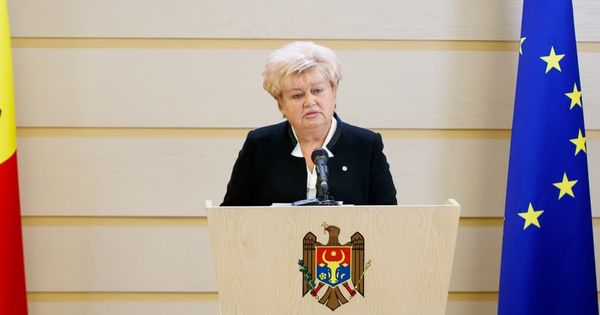 Апостолова: Врачи должны пользоваться особым статусом и рядом льгот.