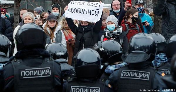 На акциях протеста в поддержку Алексея Навального задержали 4027 человек.