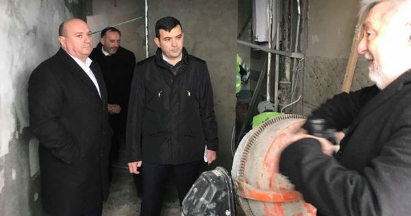 В 10 квартирах, расположенных на 14-17 этажах, которые больше всего пострадали от взрыва, еще ведутся ремонтные работы.
