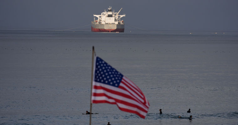 СМИ: США рассматривают возможность смягчения нефтяных санкций против РФ.