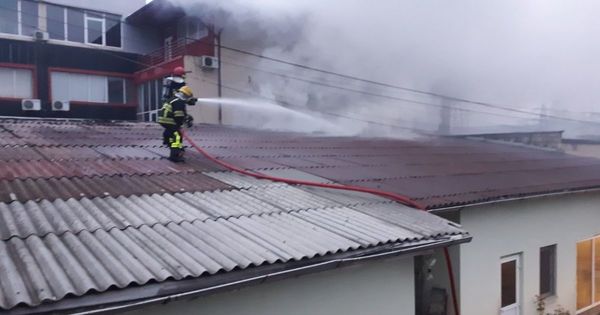 В Кишиневе загорелся склад.