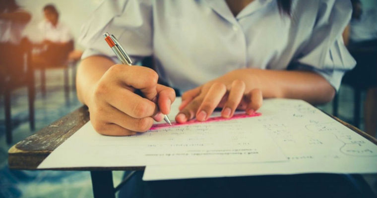 Profesorii care fac greșeli la verificarea testelor de BAC vor fi trimiși la recalificare sau înlocuiți.