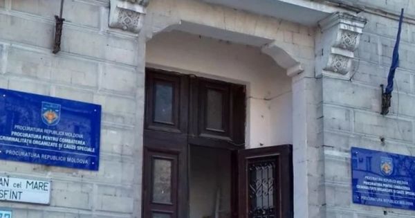 Прокуроры требуют продлить арест полицейских, сфабриковавших дело Петика.