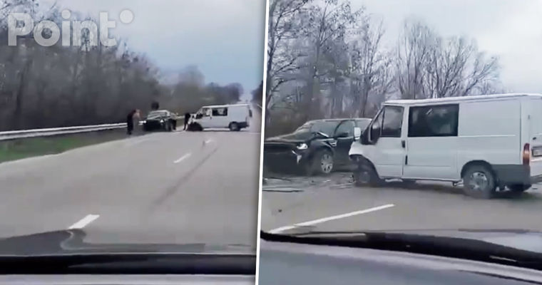 В Ставченах произошло ДТП: после столкновения Range Rover влетел в парапет.