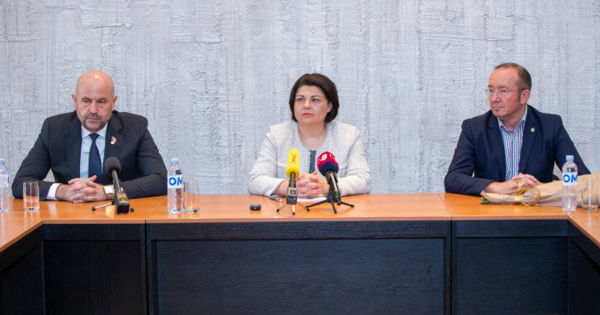 Премьер-министр Наталья Гаврилица представила коллективу нового министра сельского хозяйства Владимира Болю.