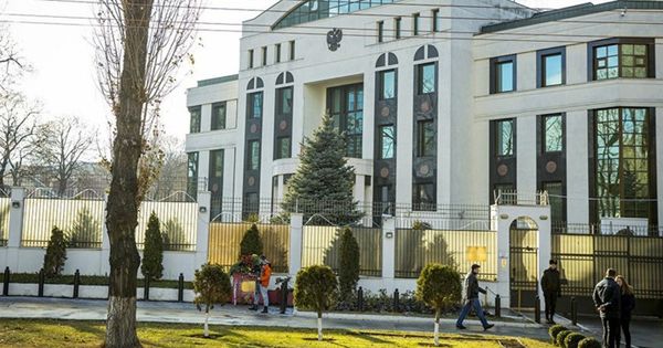 Ambasada Rusiei la Chișinău condamnă expulzarea diplomaților ruși