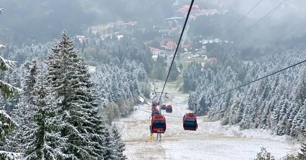 В горах Румынии выпал первый снег.