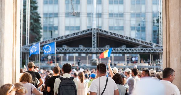 Количество настроенных против Евросоюза в республике уменьшилось с 17% до 14%.