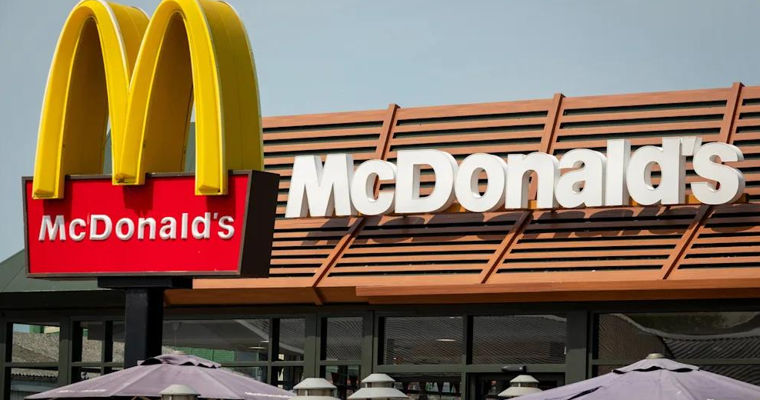 В Великобритании McDonald’s ограничил доступ для подростков, чтобы создать «тихую зону».