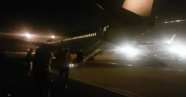 O femeie din Israel a căzut dintr-un avion în mișcare.