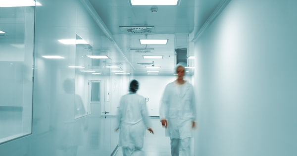 Actele de violență asupra lucrătorilor medicali vor fi sancționate