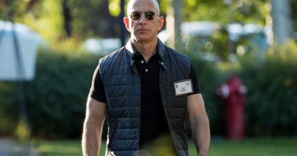 Amazon trece în faţa Google şi ajunge a doua cea mai valoroasă companie din lume.